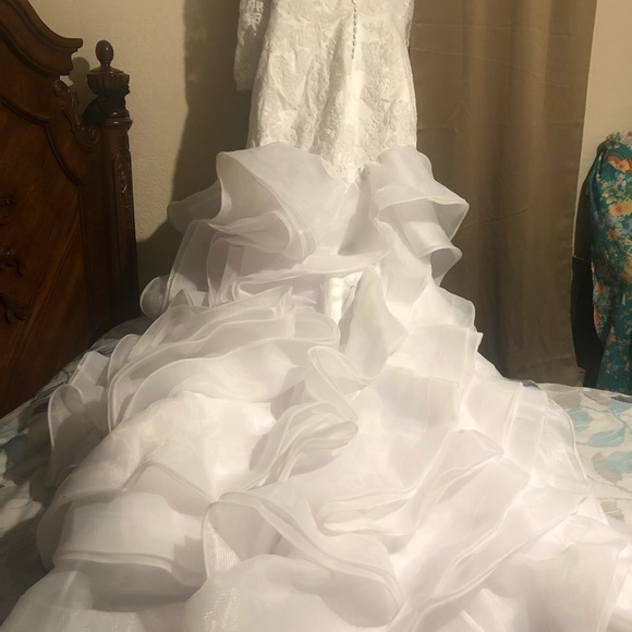 Wedding dress - Picture 4 of 8